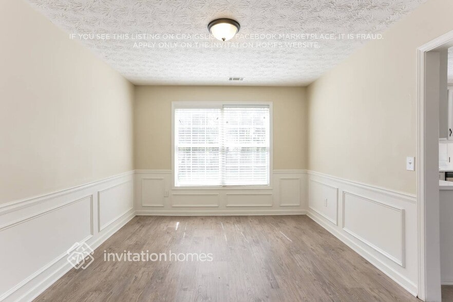 Building Photo - 220 Lake Valley Dr SW