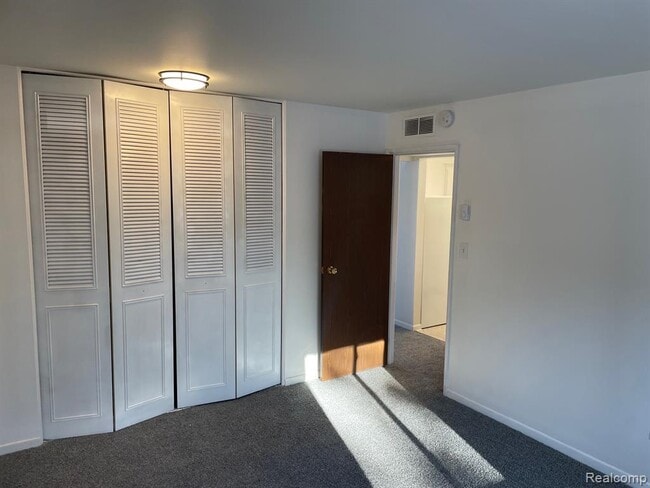 Building Photo - 1824 Colonial Village Way