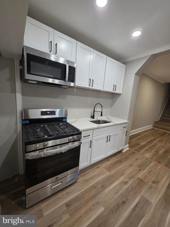 Building Photo - 158 W Green St