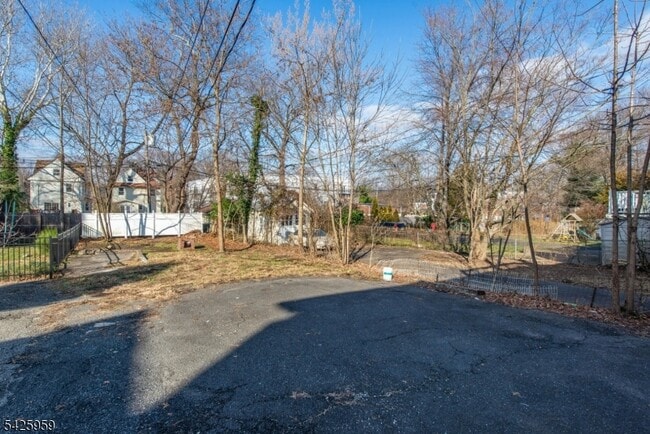 Building Photo - 51 Riggs Pl