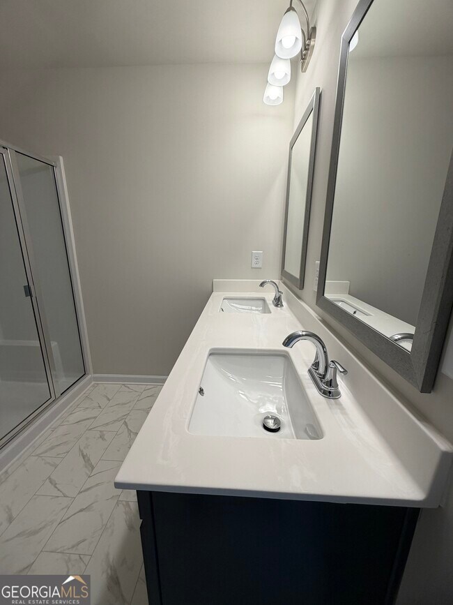 Building Photo - 6389 Sundowner Pl