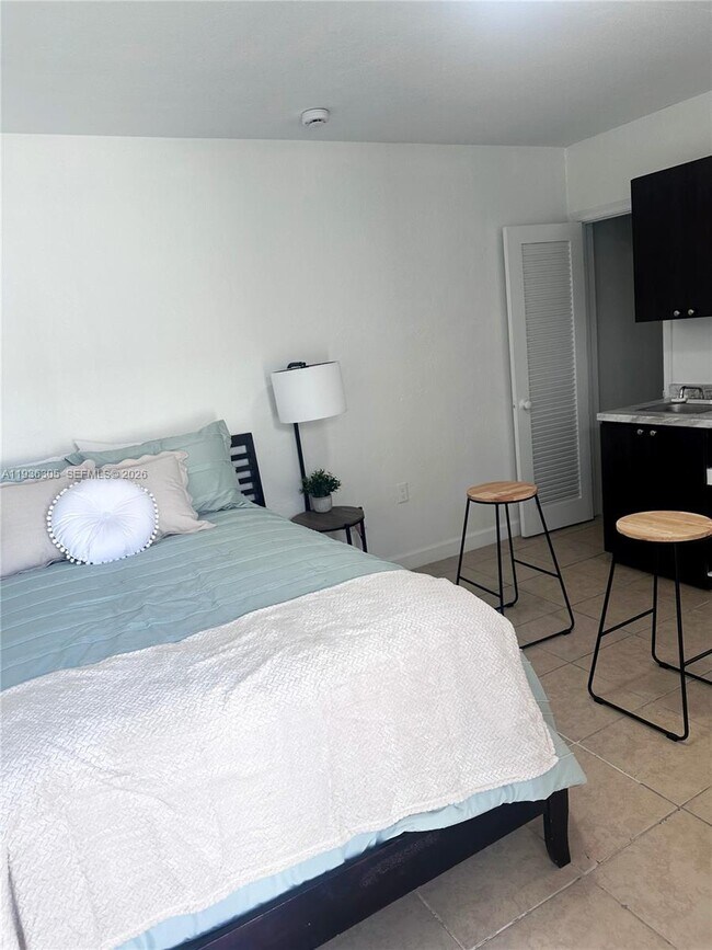 Building Photo - 1265 SW 6th St