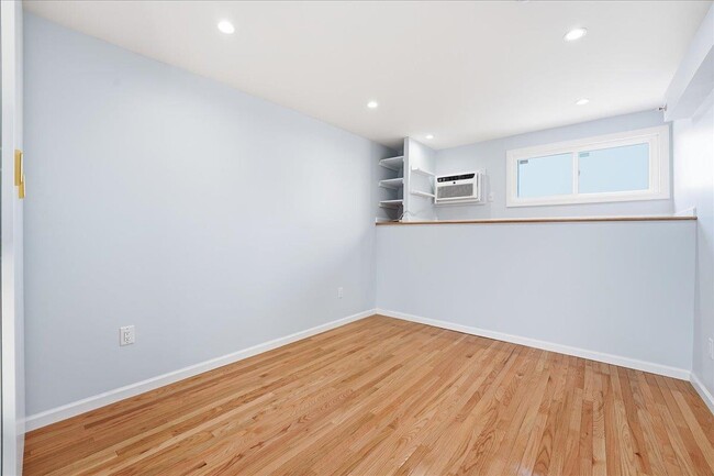 Building Photo - 600 Jefferson St