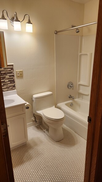 Bathroom - 2222 E Belleview Pl