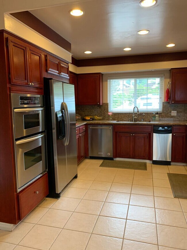 Building Photo - Stunning Del Cerro View Home with Spacious Split-Level Layout