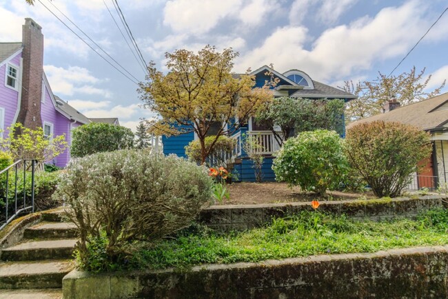 Building Photo - 3Bd/1.75Ba Seattle House