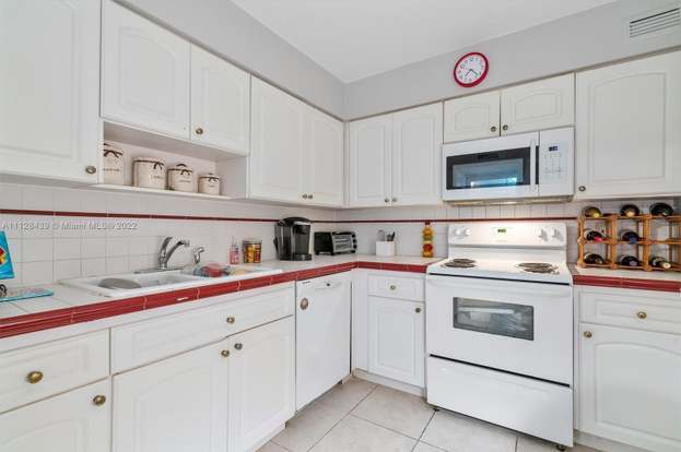 Building Photo - 9225 Collins Ave