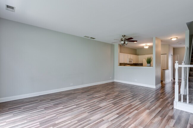 Building Photo - 806 Woodewind Dr