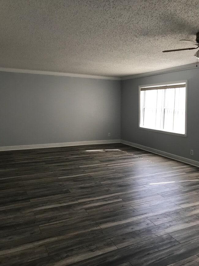 Building Photo - 1000 S Semoran Blvd