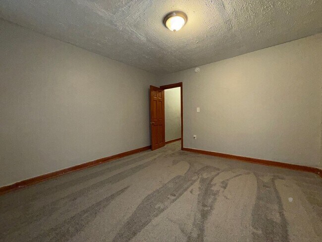 Building Photo - three Bedroom Home In Baltimore city