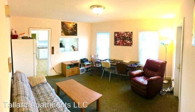 Building Photo - 8 br, 2 bath Apartment - 1129/31 Bowen Ct.
