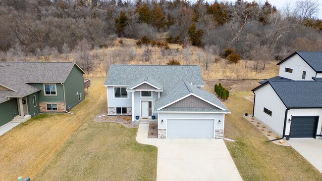 Building Photo - 4 bedroom, 3 bathroom Home