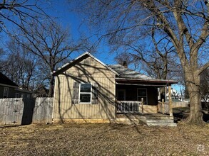 Building Photo - Three Bed Two Bath Home