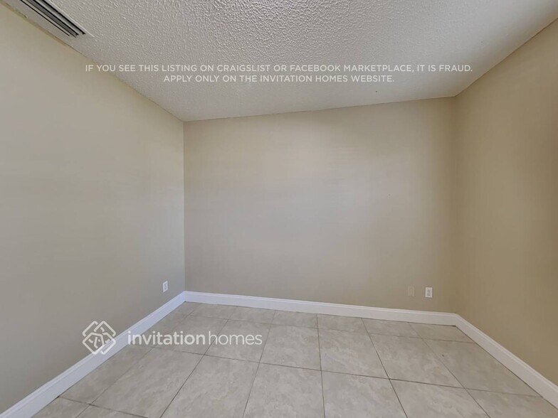 Building Photo - 359 Las Palmas St
