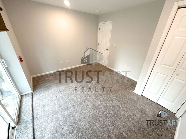 Building Photo - 2404 W Thompson St