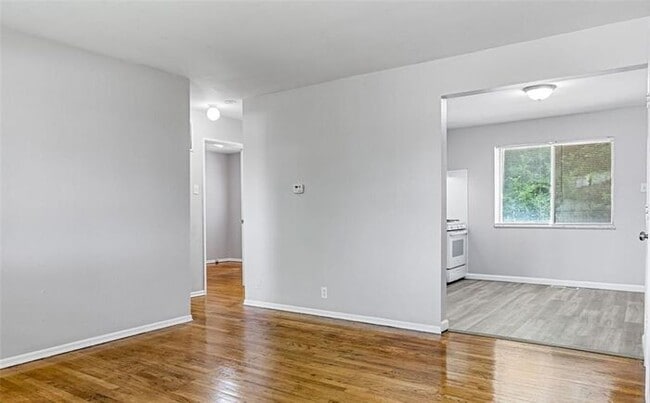 Building Photo - Conveniently located 2bed/1bath Bridgeton ...