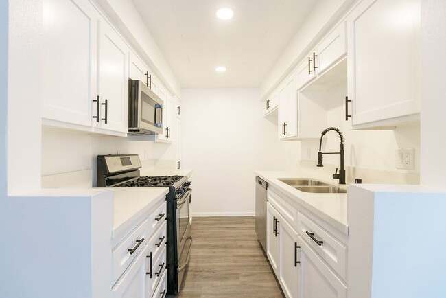 Interior Photo - 1527 Veteran Ave