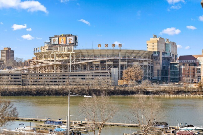 Building Photo - CityView at Riverwalk - Available January 2026! Gorgeous UNFURNISHED 2 bed/w 2 bath (both ensuite...