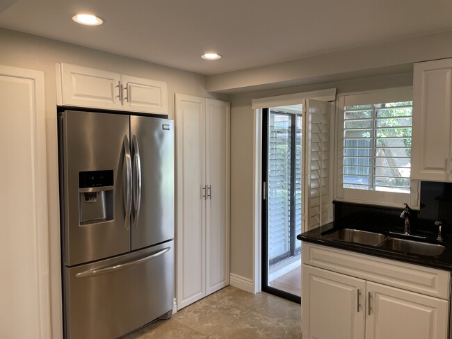 Building Photo - 220 Wimbledon Lakes Dr