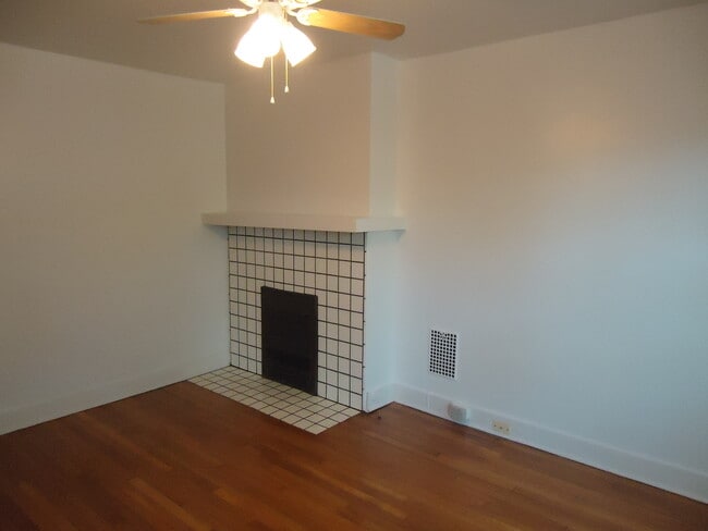 Building Photo - Great 3 bedroom, 2 story Duplex in Squirrel Hill