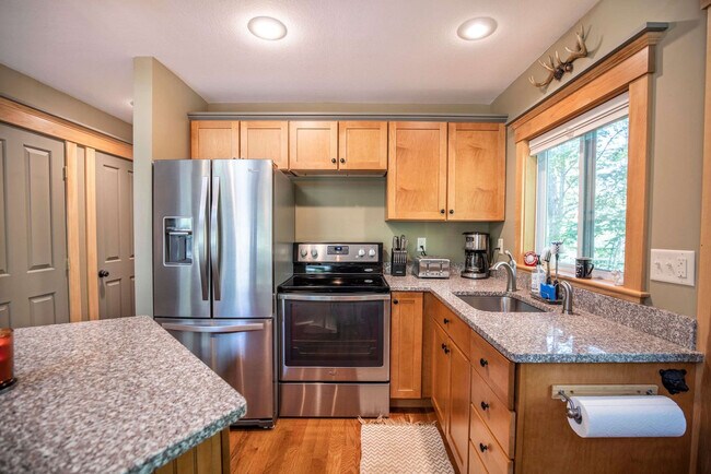 Building Photo - 32 Attitash Loop