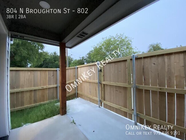 Building Photo - 804 N Broughton St