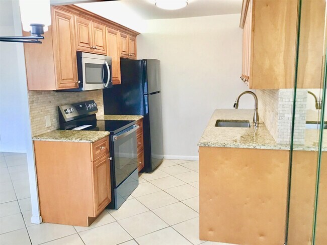 Building Photo - 2035 Exeter