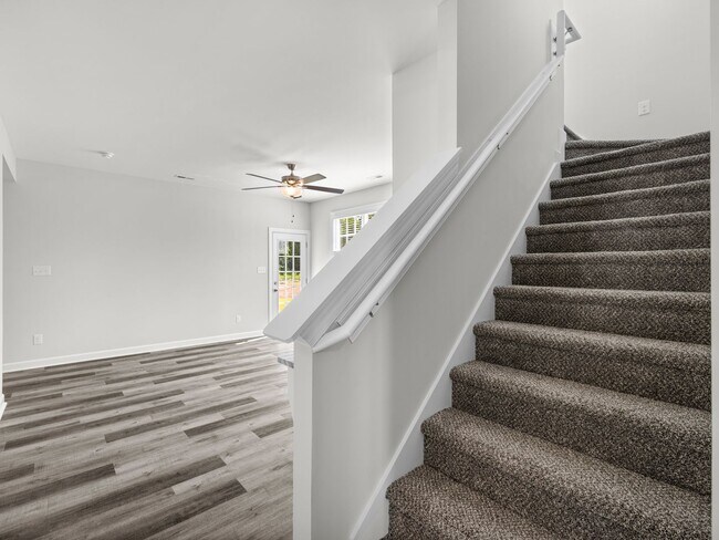 Building Photo - Towne Pointe Beauty!