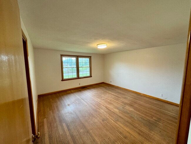 Building Photo - 200 E Glendora Dr