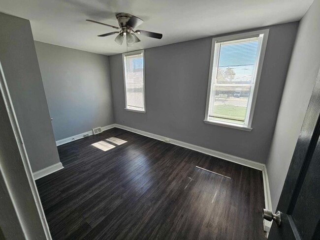 Building Photo - 3 Bed/1.5 bath Townhouse in Pigtown