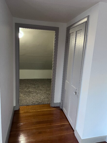 Building Photo - 105 E 12th St