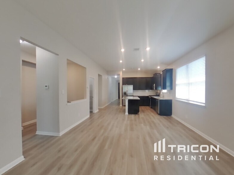 Building Photo - 13307 Badlands Bnd