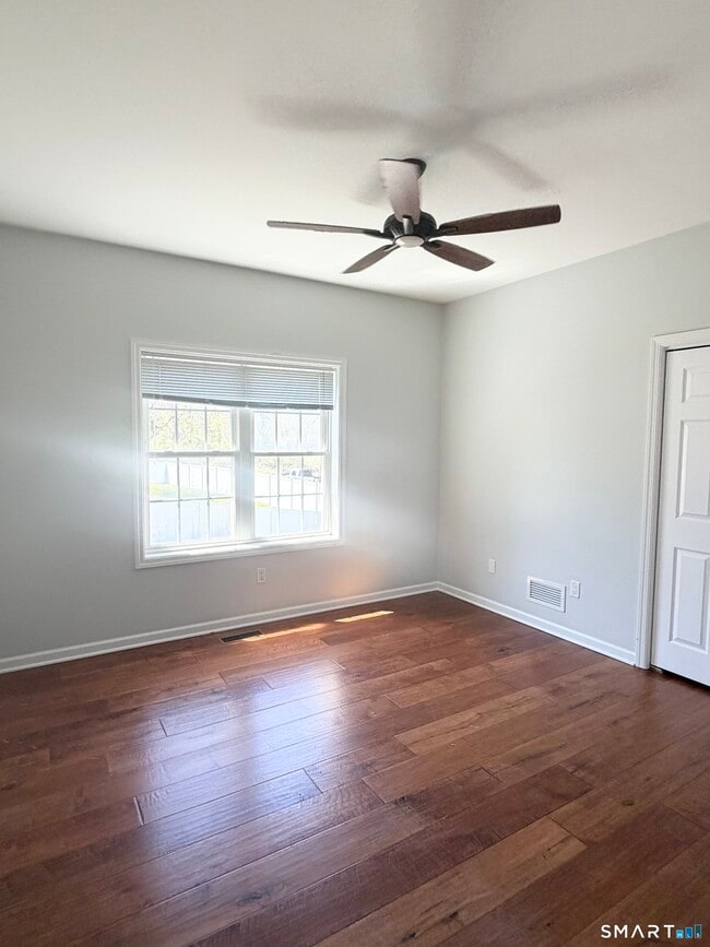 Building Photo - 103 Pond Hill Rd