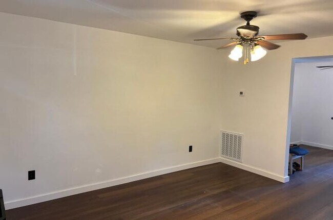 Building Photo - 1600 Fawn Vista Dr N