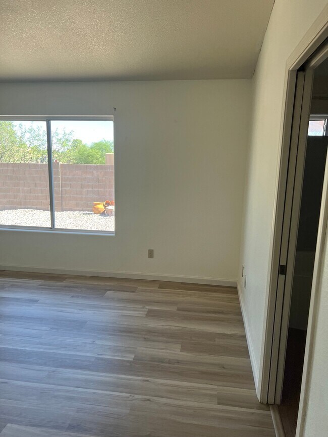 Building Photo - 2550 S Perillo Dr