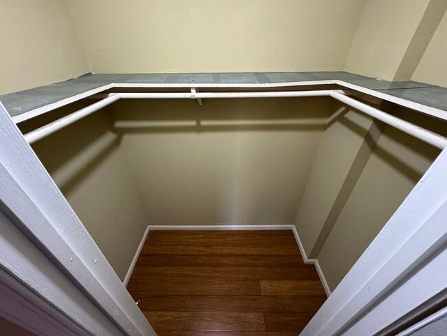 Building Photo - Spacious 3 Bed 2.5 Bath Townhome In Beautiful Sudley