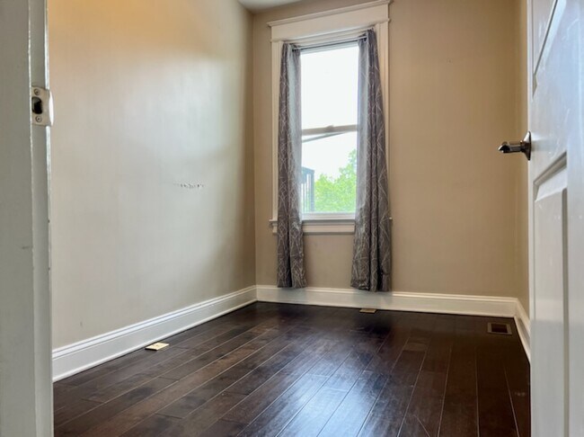 Building Photo - 1420 Trinidad Ave NE