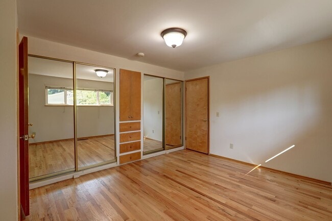 Building Photo - Beautifully Refinished 4BR 2BA Home on Lar...