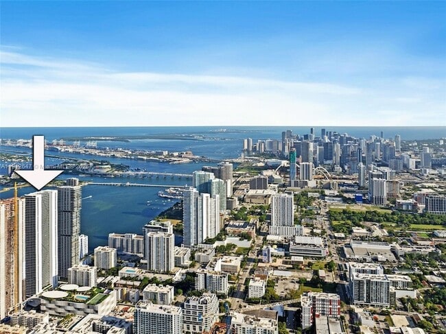 Building Photo - 700 NE 24th St