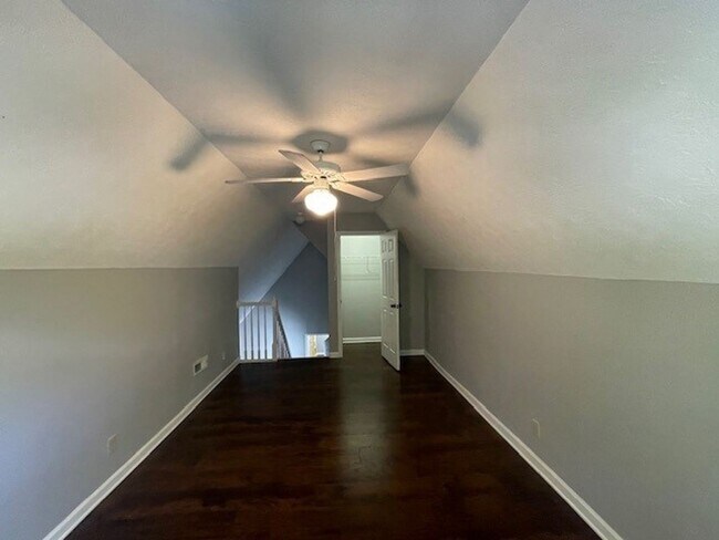 Building Photo - STYLISHLY UPDATED 3 BEDROOM CONDO IN LENNO...