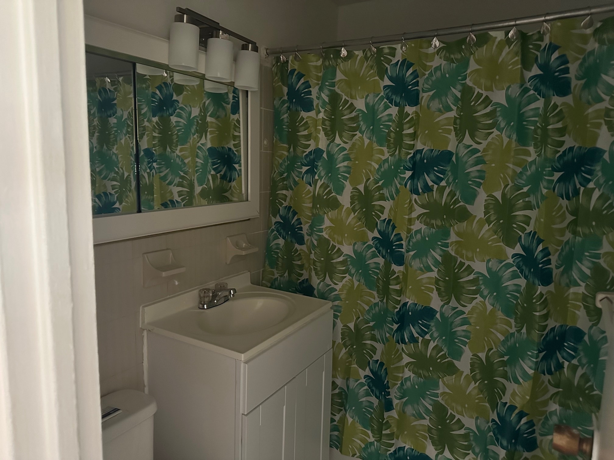 Building Photo - 715 Saint Lawrence Ave