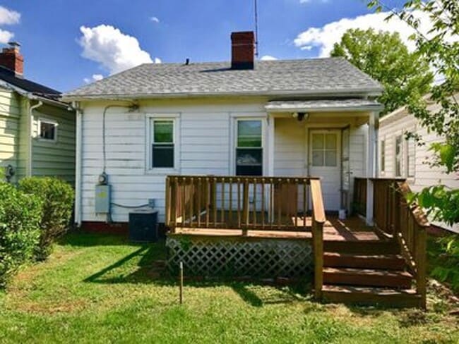 Building Photo - 2 bedroom house in Church Hill! Central air, yard, all electric and laundry!