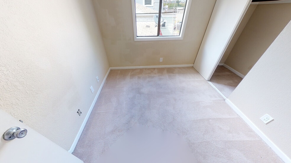 Building Photo - 669 35th St