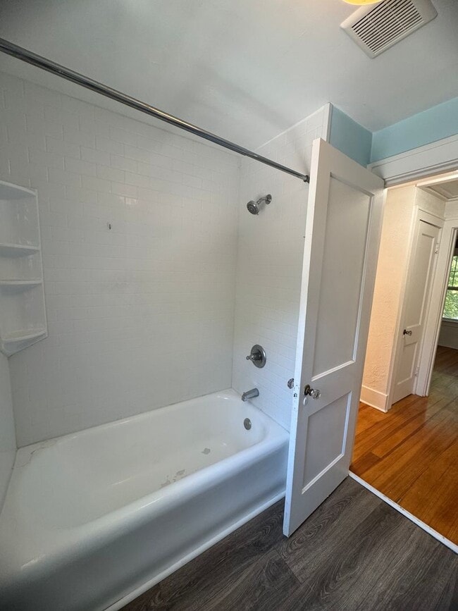Building Photo - 2 Bedroom 2 bath Townhome in Davenport