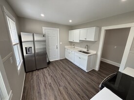 Building Photo - 29 Editha Ave