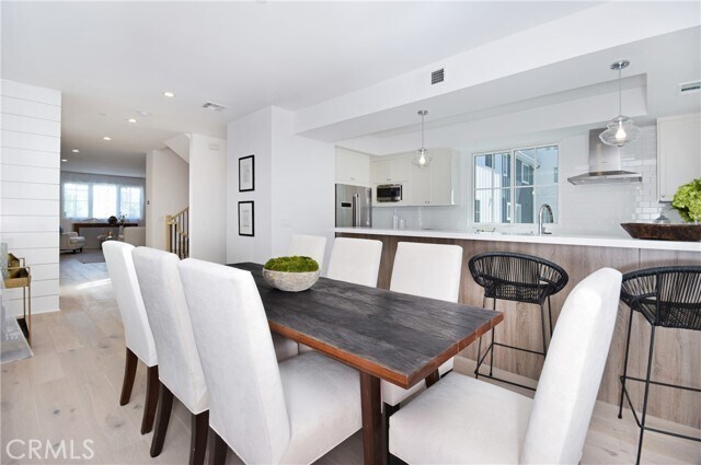 Building Photo - 4641 Cahuenga Blvd