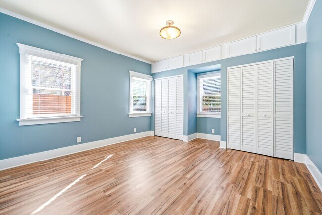 Building Photo - 314 E Palmyra Ave