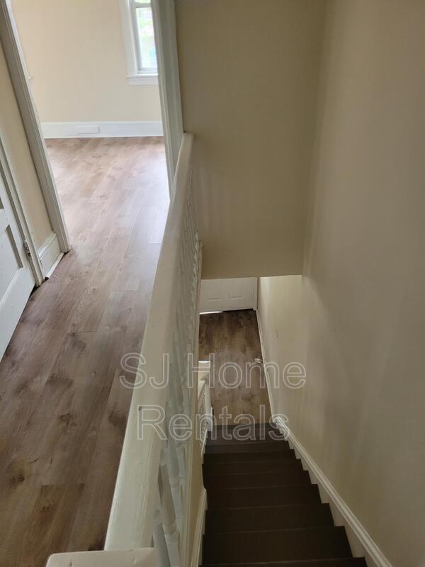 Building Photo - 302 Delaware Ave