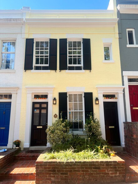 Front of Building - 1658 Avon Pl NW