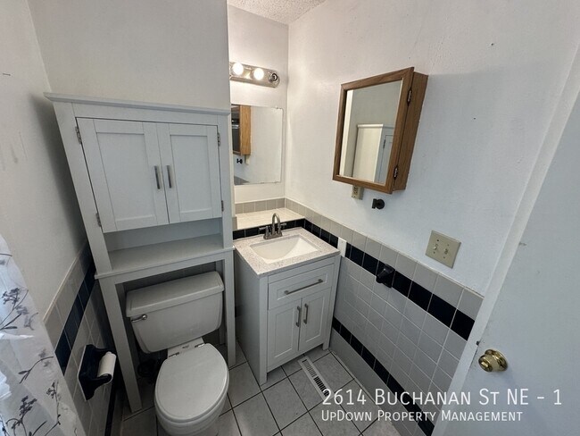 Building Photo - 2614 Buchanan St NE